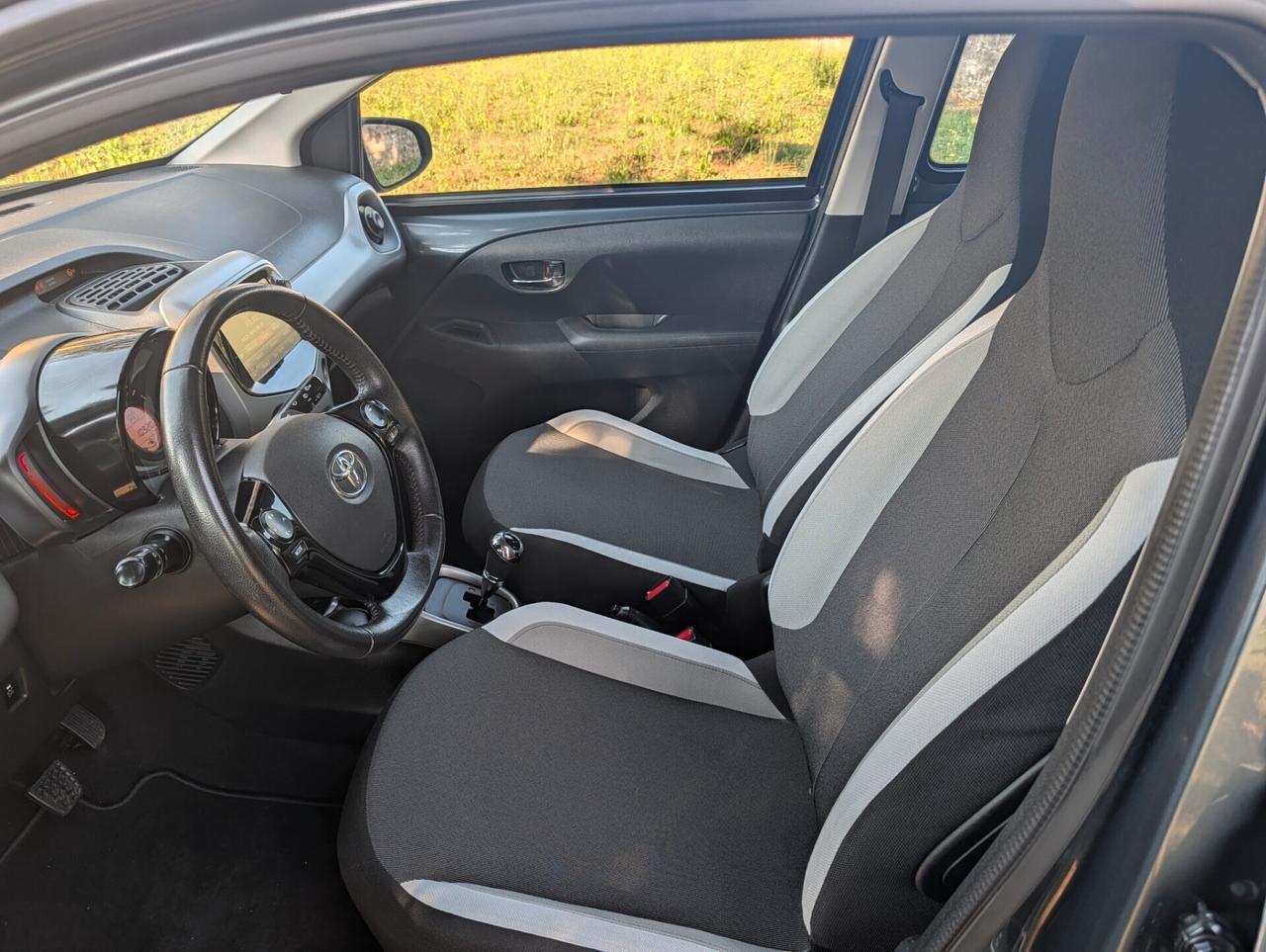 Toyota Aygo 1.0 VVT-i 69 CV 5 porte x-play MMT