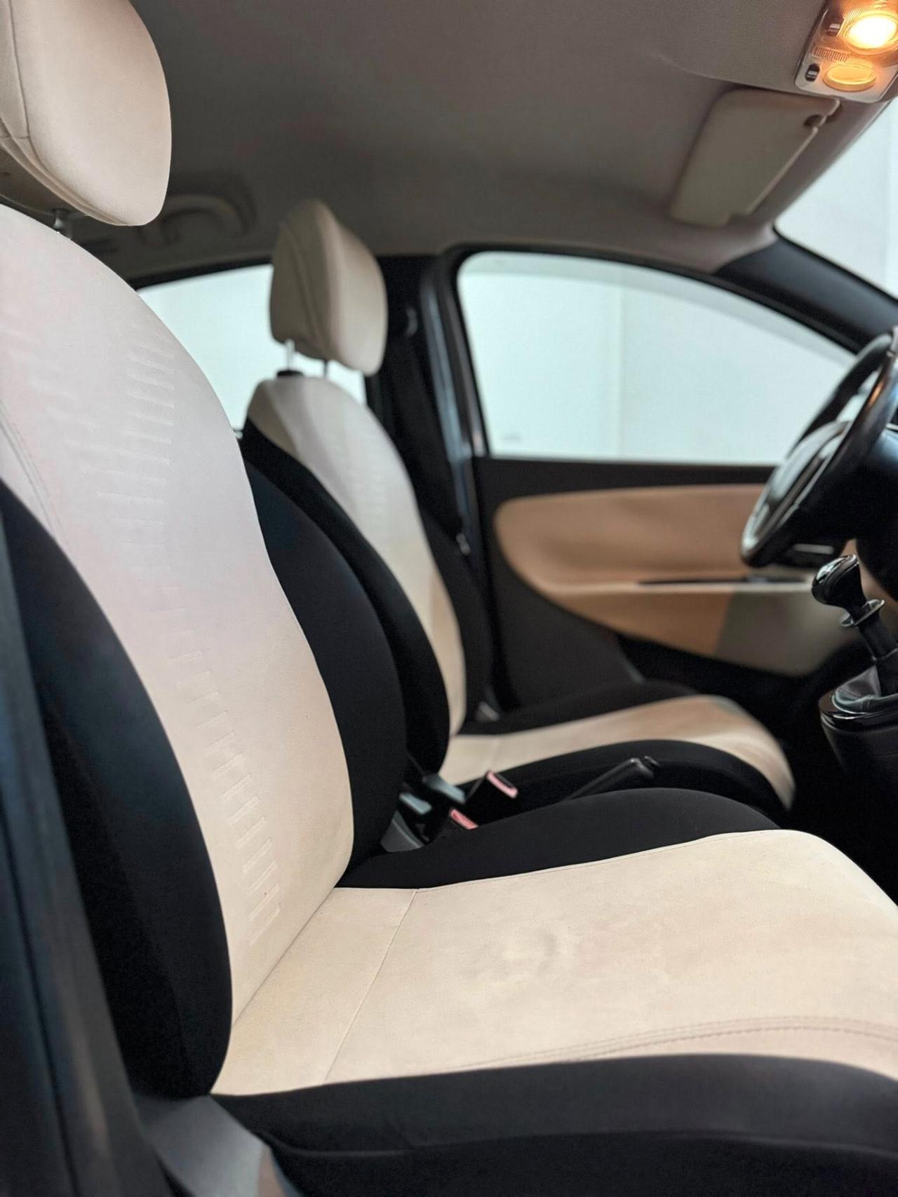 Lancia Ypsilon 1.2 69 CV 5 porte S&S Platinum