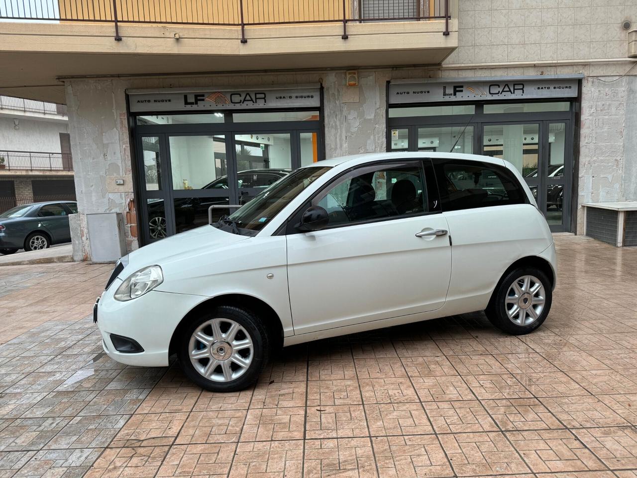 Lancia Ypsilon 1.3 MJT 90 cv 5 posti