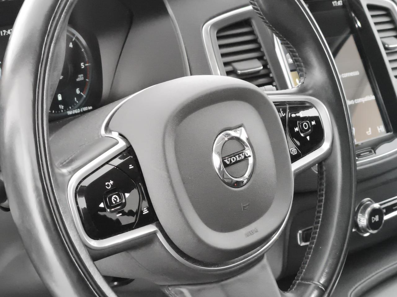 Volvo XC90 2.0 b5 Momentum Pro awd