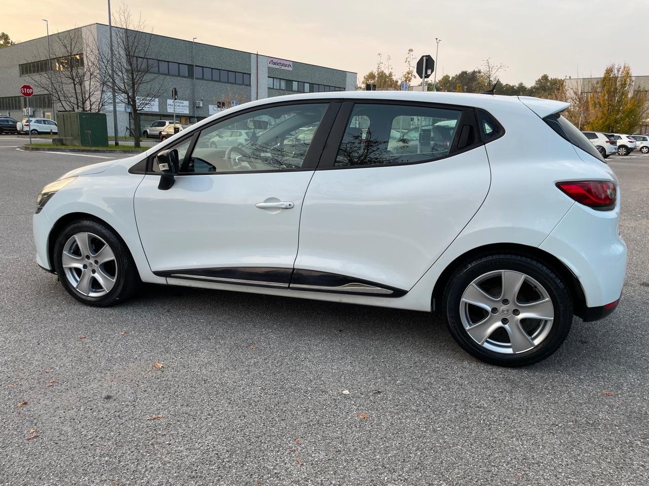 Renault Clio 1.2 75CV 5 porte Live*Neo patentati *