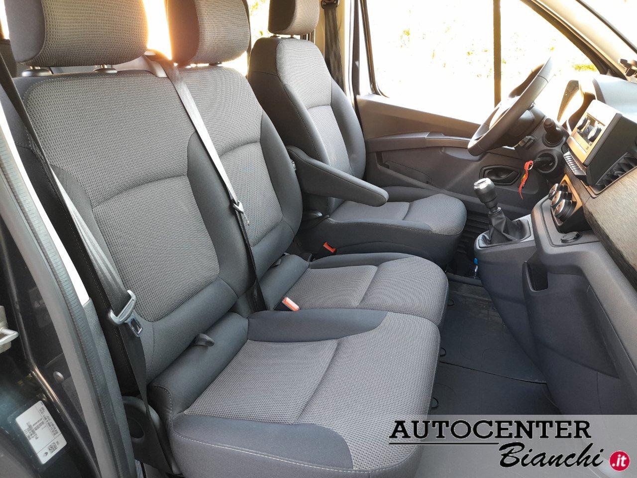 RENAULT Trafic passenger 2.0 Blue dci 150cv L2H1 Zen