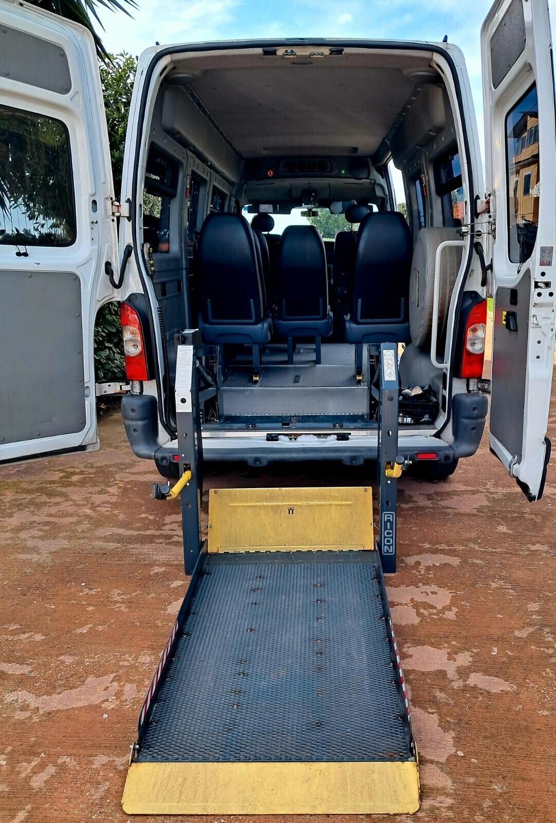 Renault Master 9 posti 4 carrozzine trasporto disabili pedana elettroidraulica