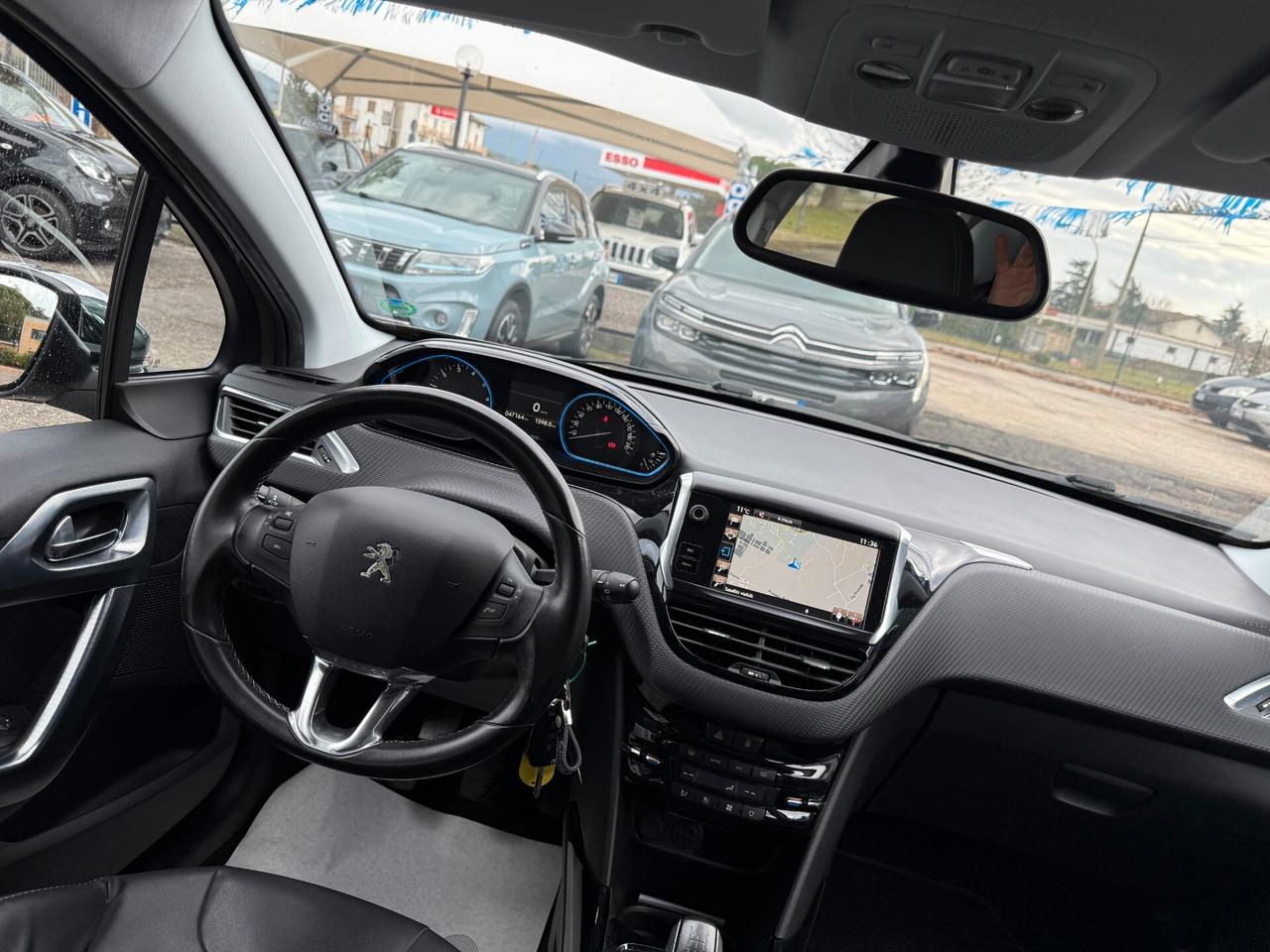 " SOLO 40.000 KM " Peugeot 2008 Benz. Allure