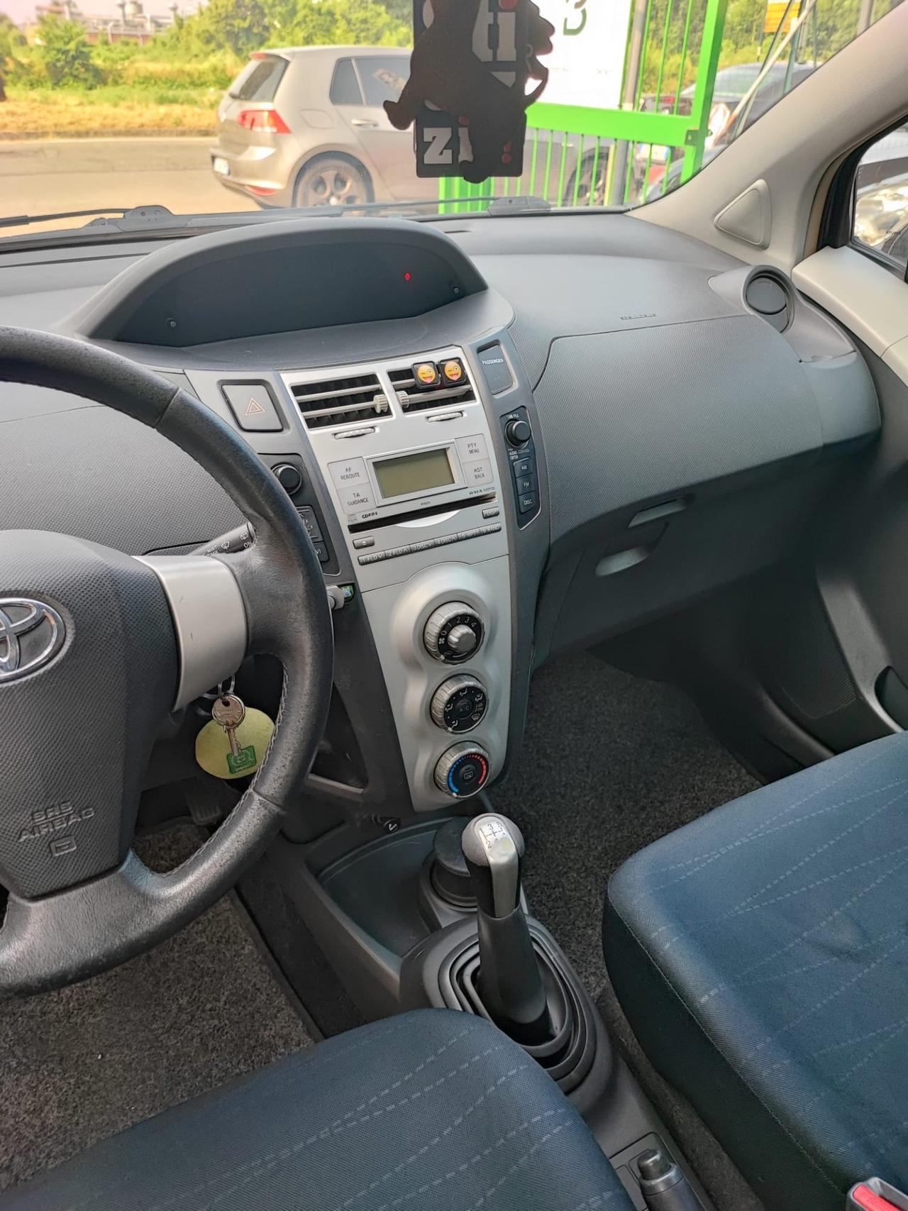 Toyota Yaris 1.0 5 porte Sol