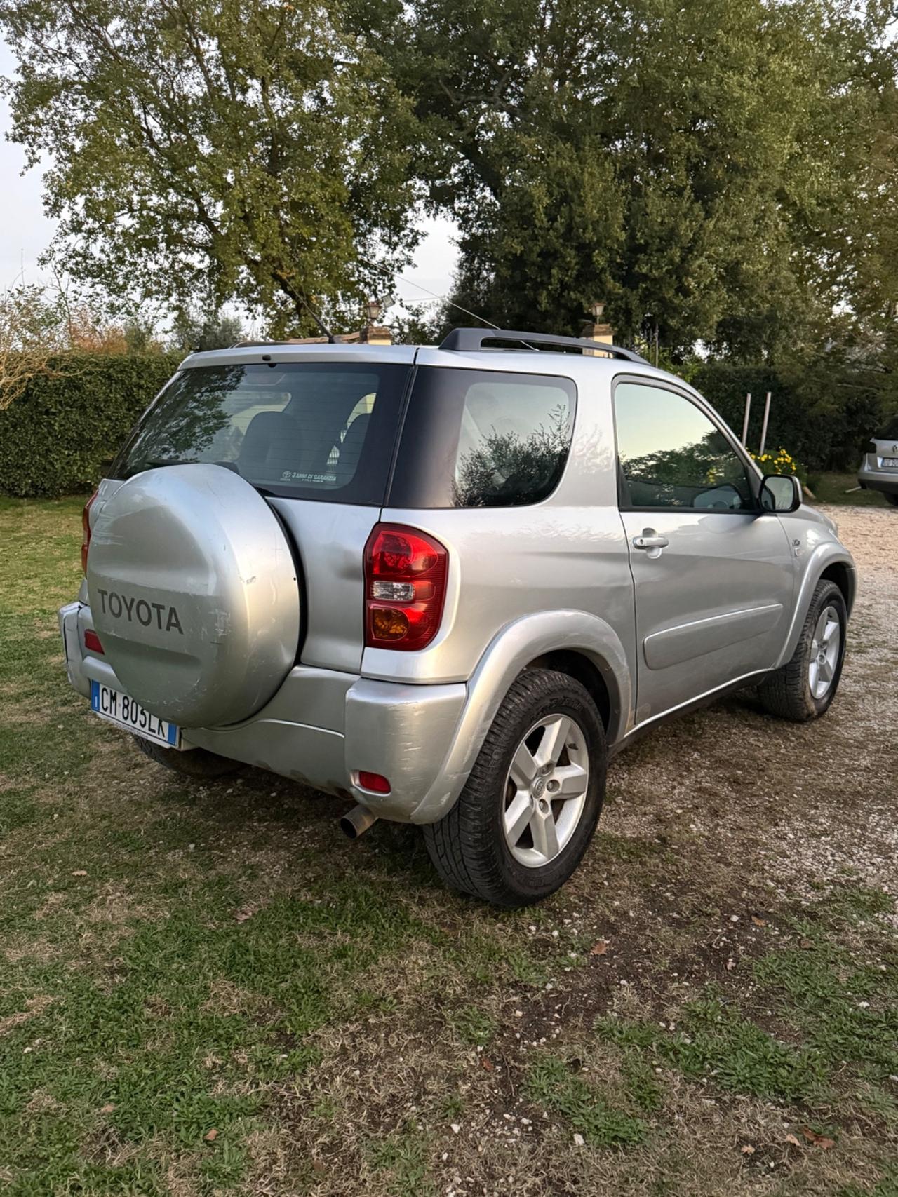 Toyota RAV 4 RAV4 2.0 Tdi D-4D cat 3 porte Sol
