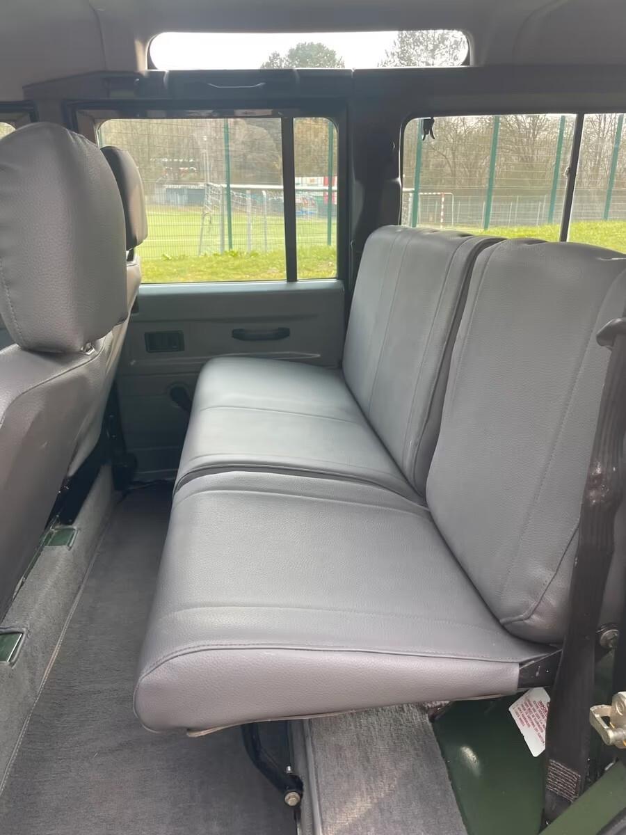 Land Rover Defender 300Tdi SW completamente restaurato