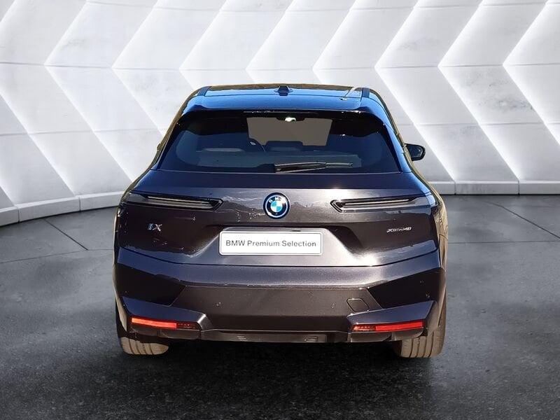 BMW iX xdrive40 pacchetto sportivo