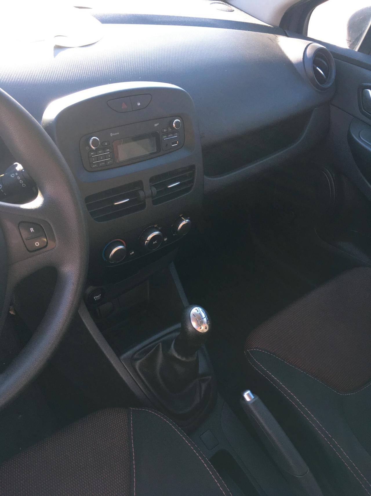 Renault Clio 1.2 75CV 5 porte Zen