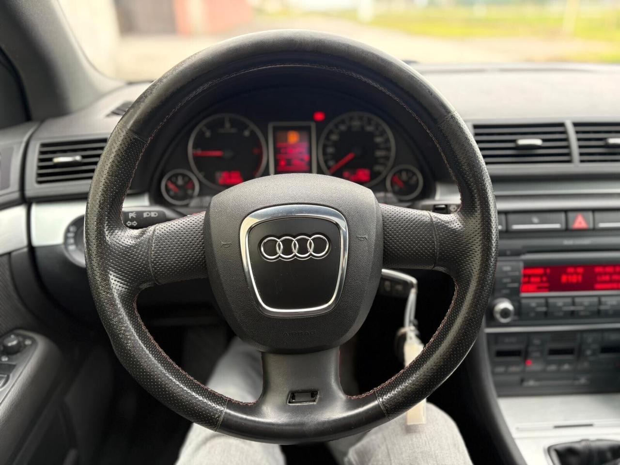 Audi A4 Avant 2.0 TDI 140CV *S-LINE*