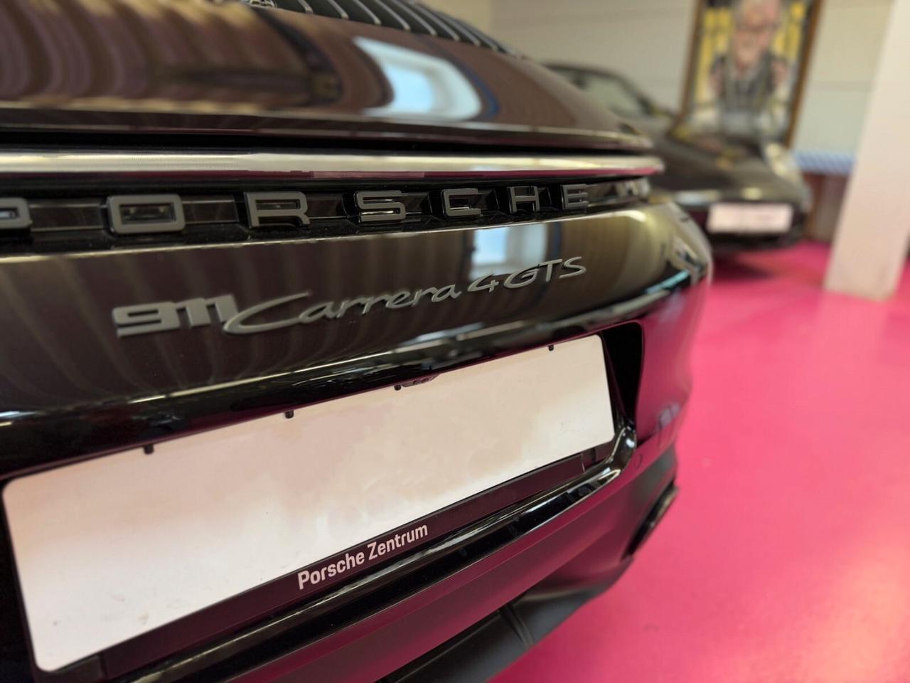 Porsche 911 Carrera 4 GTS Cabriolet
