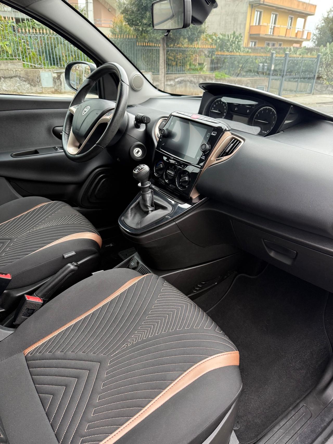 Lancia Ypsilon 1.0 FireFly 5 porte S&S Hybrid Alberta Ferretti