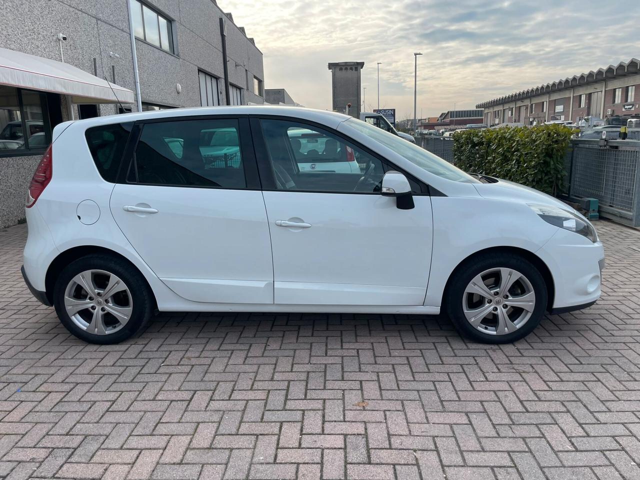 Renault Scenic X-Mod 1.5 dCi 110CV Luxe Ok neopatentati