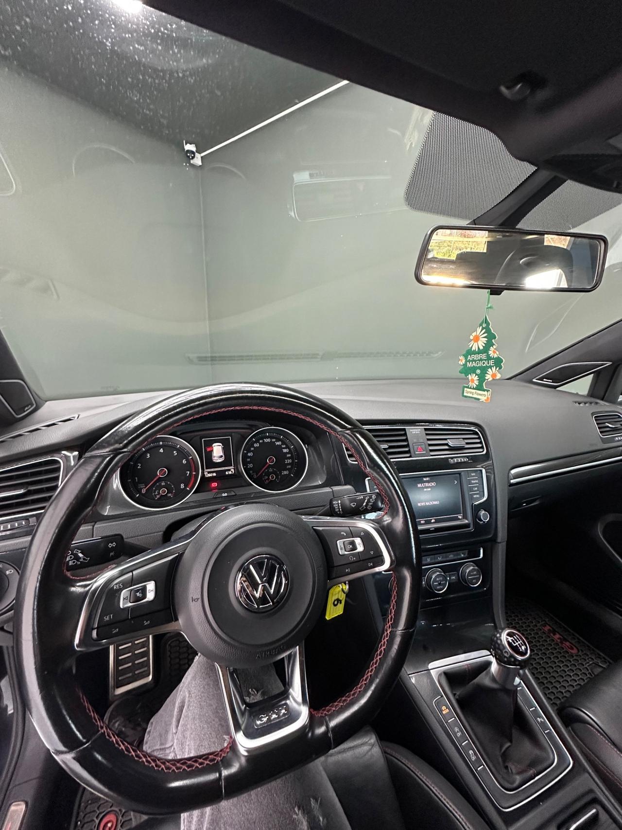 Volkswagen Golf GTI Performance 2.0 TSI 230 cv 3p