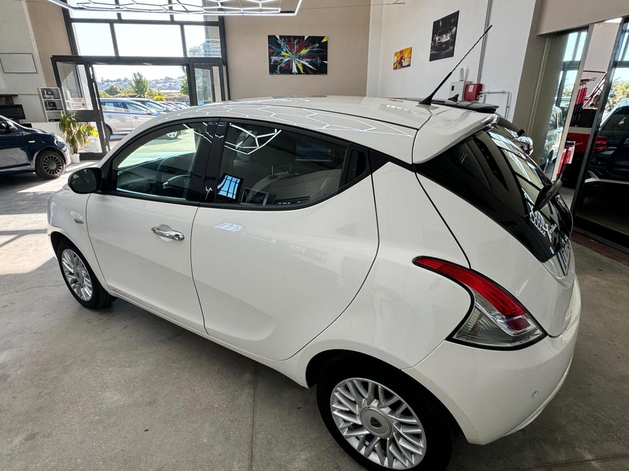 Lancia Ypsilon 1.3 MJT 16V 95 CV 5 porte S&S Silver