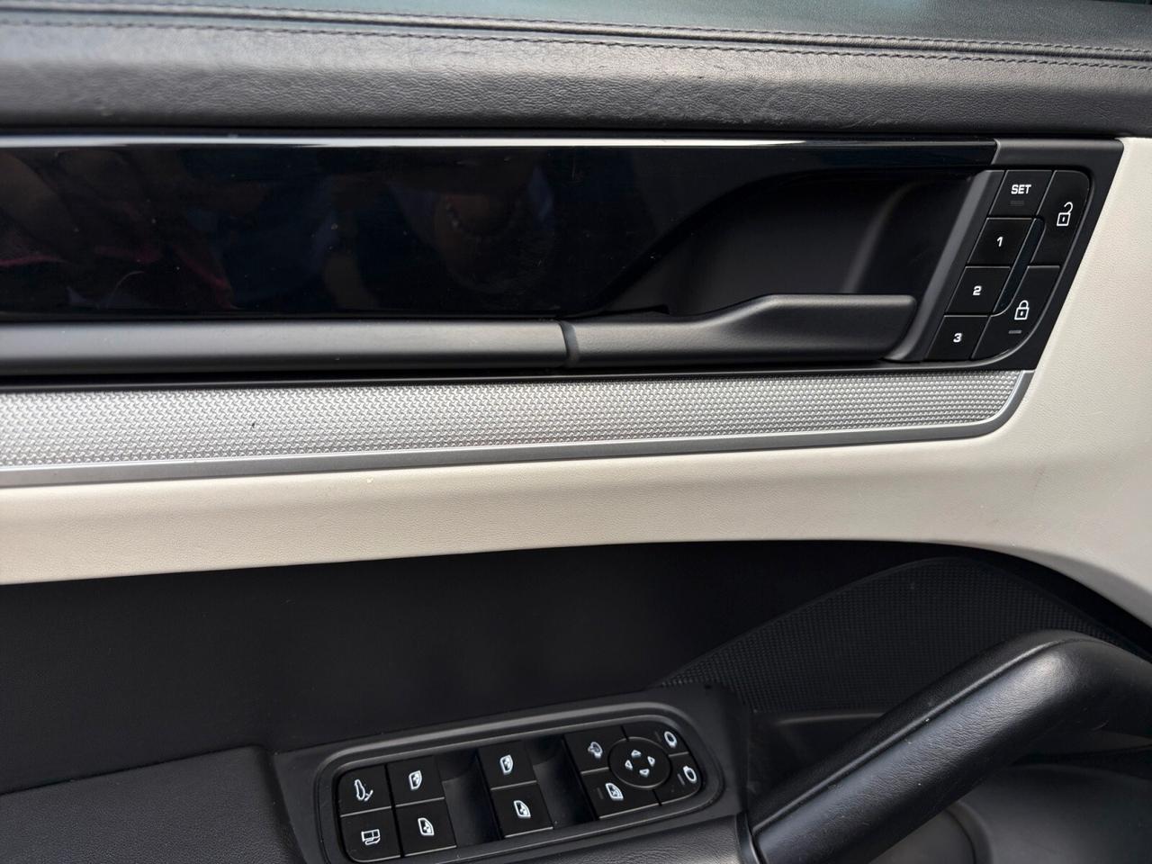 Porsche Cayenne 3.0 V6 E-Hybrid IVA ESPOSTA Full optional