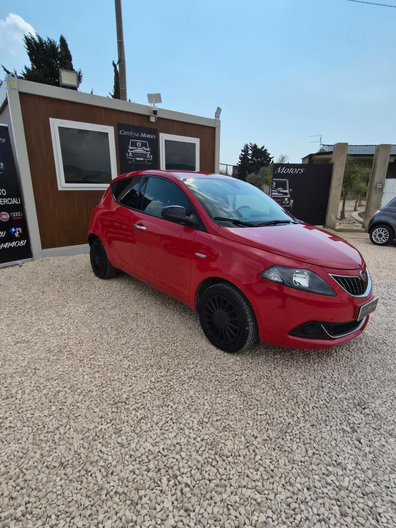 Lancia Ypsilon 1.0 S&S Hybrid Ecochic Silver