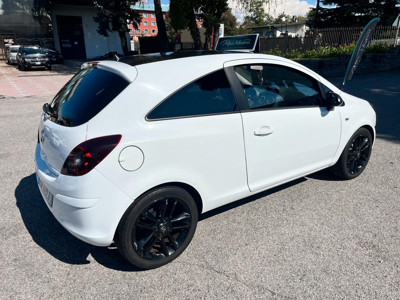 Opel Corsa 1.2 3 porte b-color
