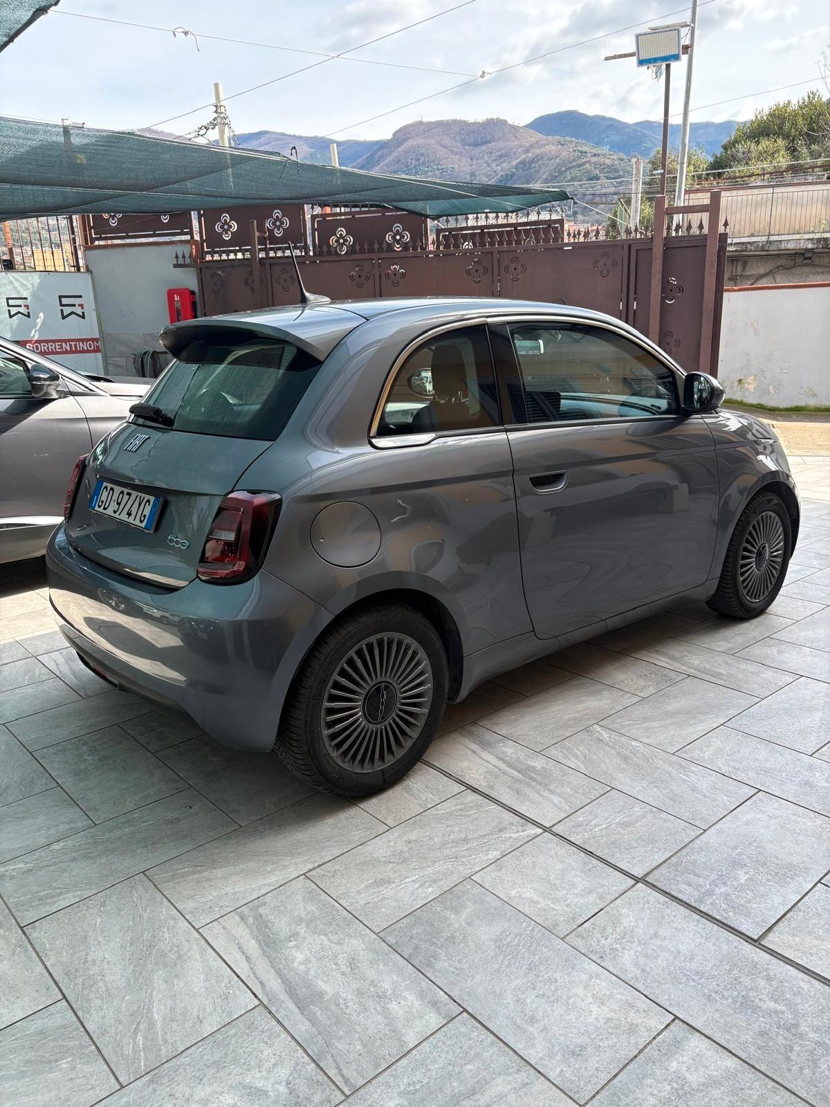 Fiat 500 500e Berlina 42 kWh La Prima