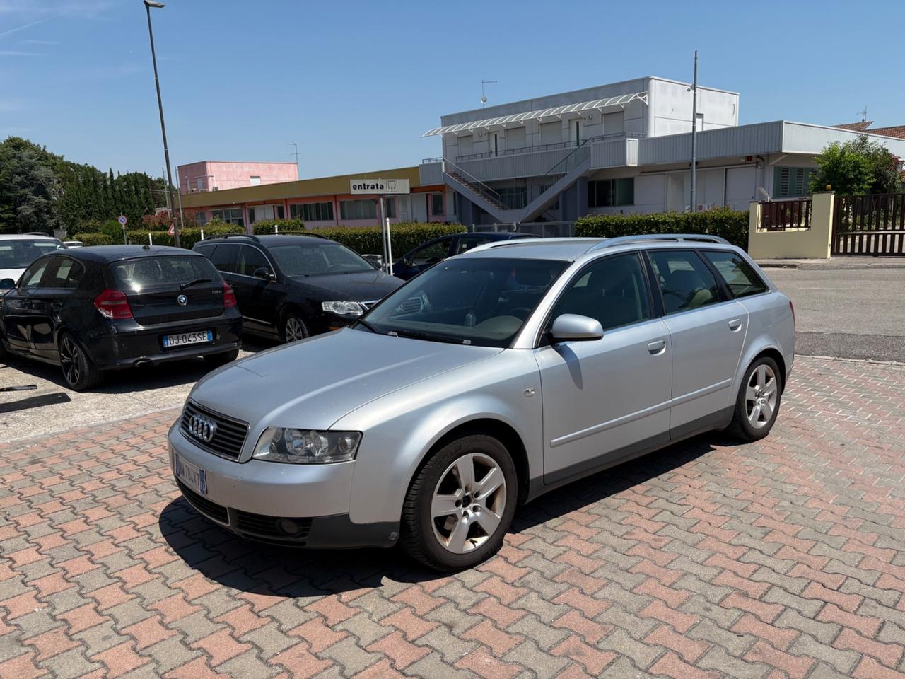 Audi A4 1.9 TDI/130 CV neo patentati gancio traino