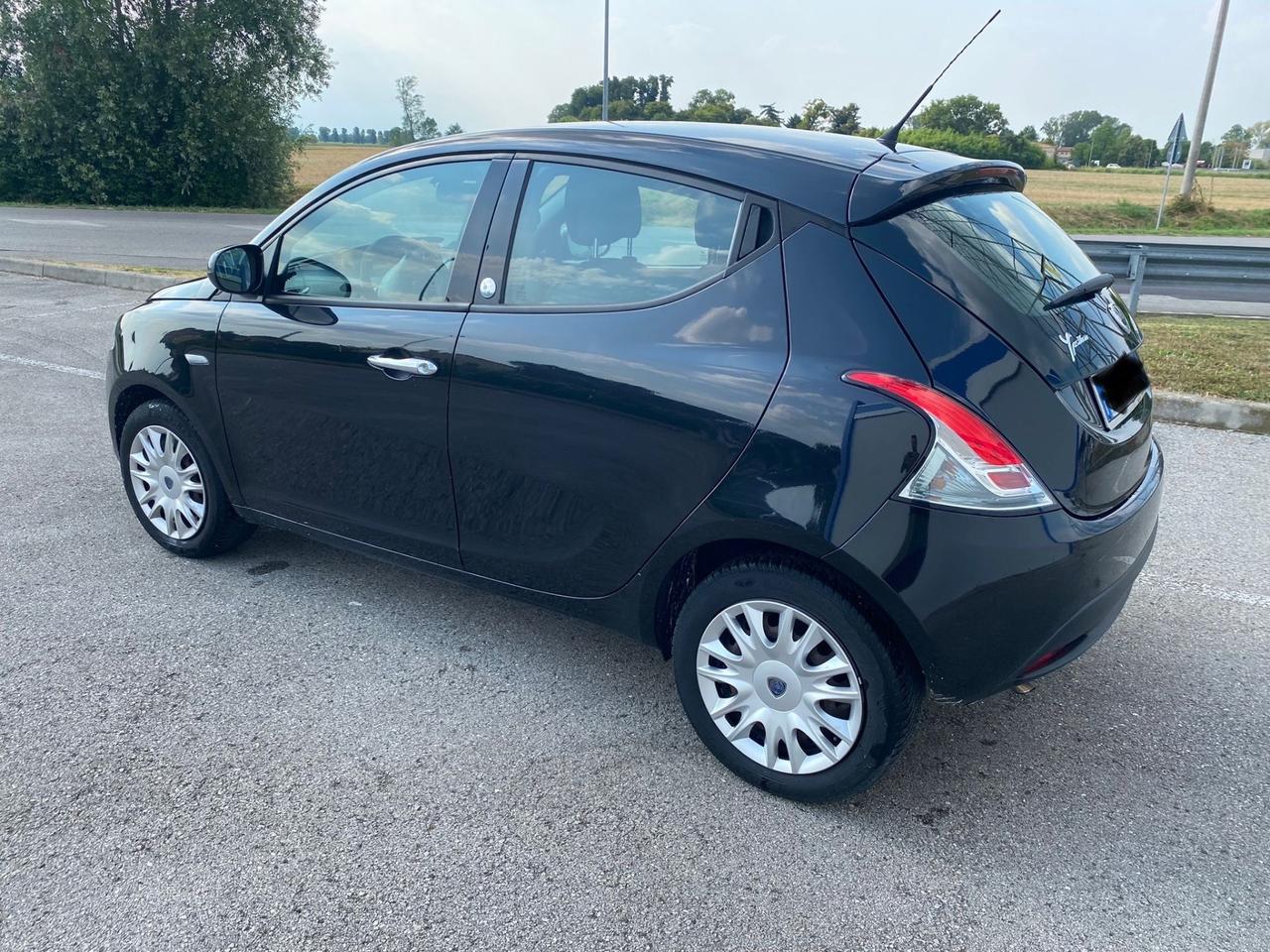 Lancia Ypsilon 1.2 69 CV 5 porte GPL Ecochic Silver