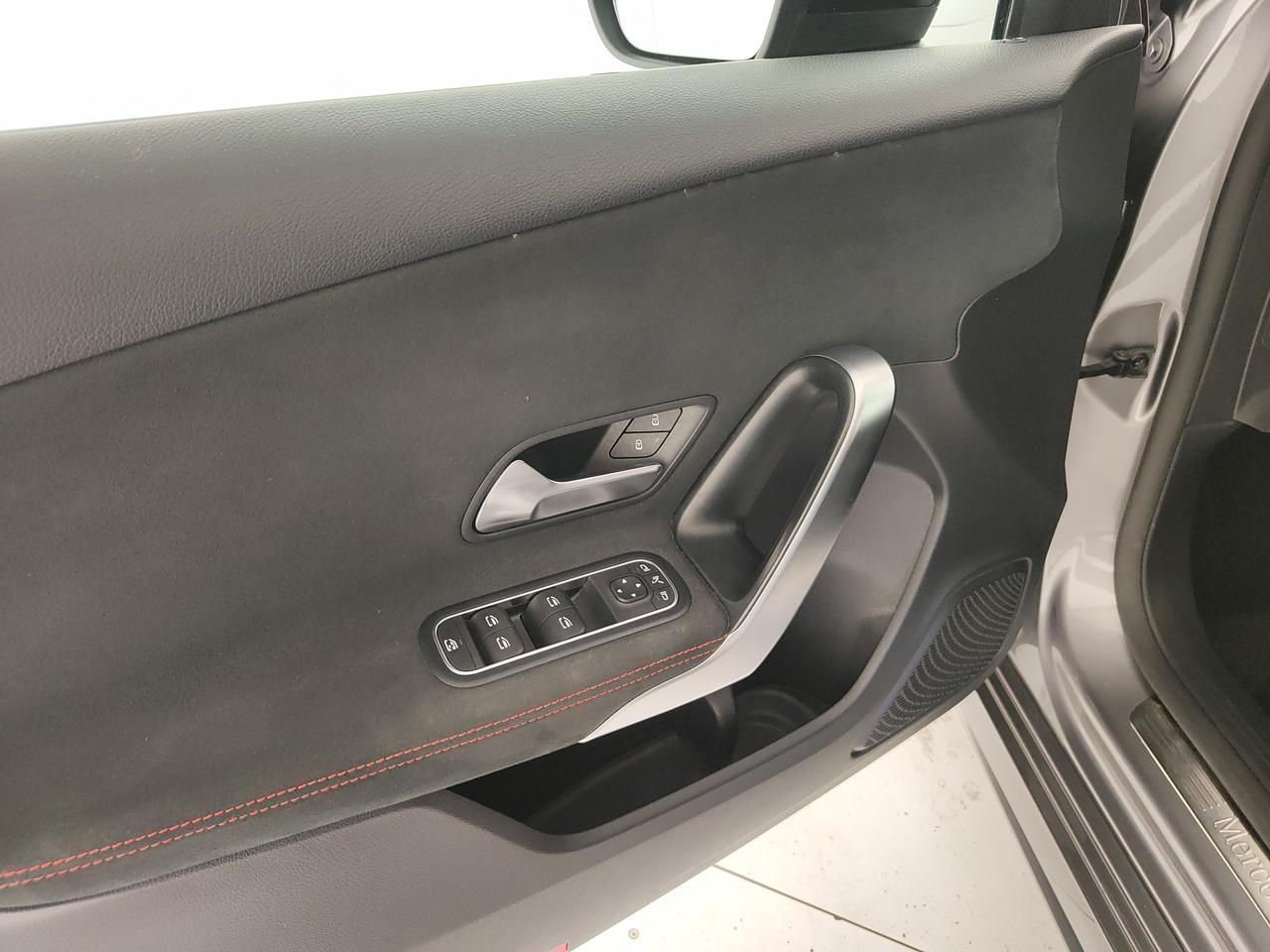 Mercedes-Benz A 200 d Premium auto