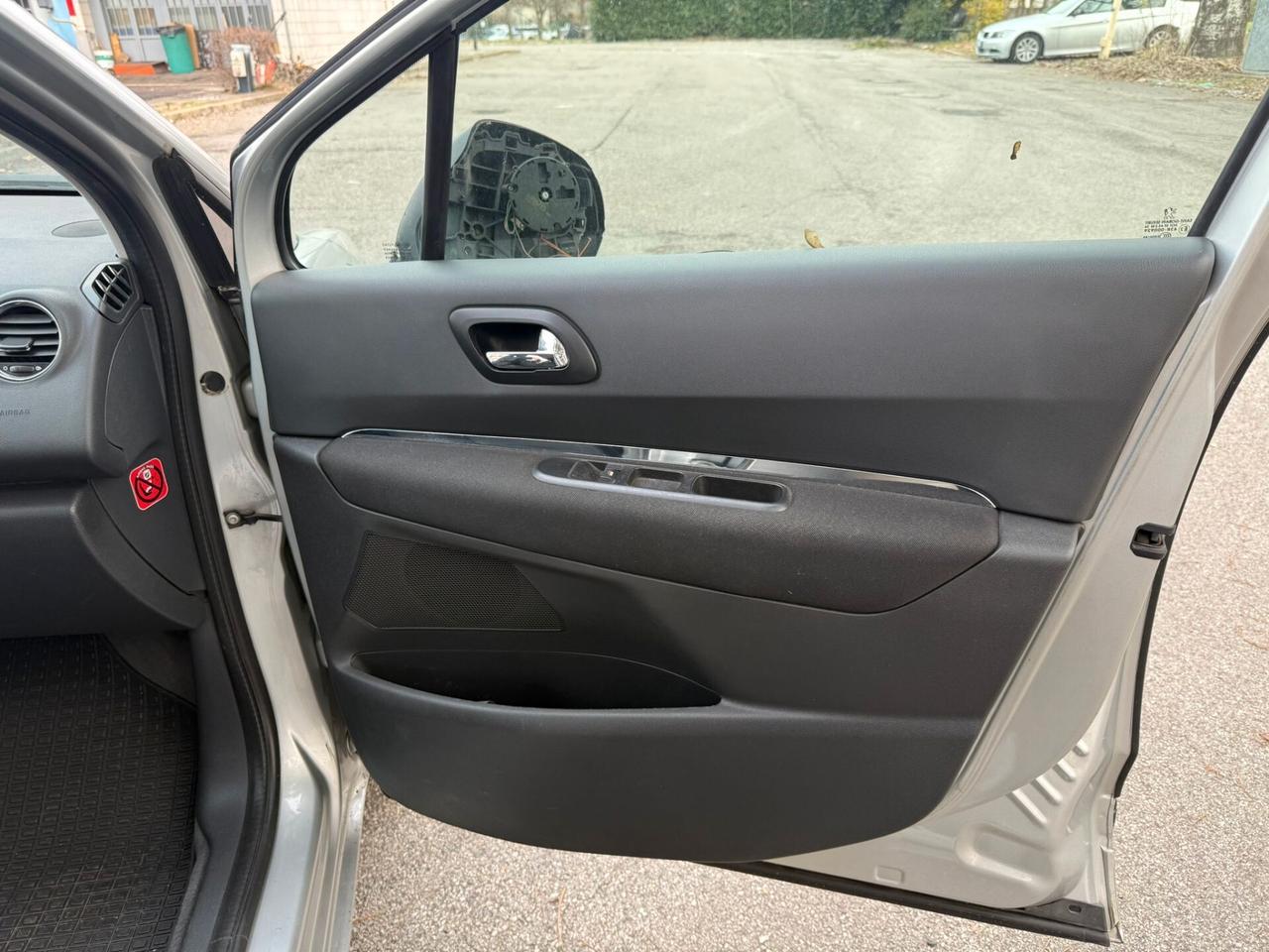 Peugeot 5008 1.6 HDi 112CV Féline