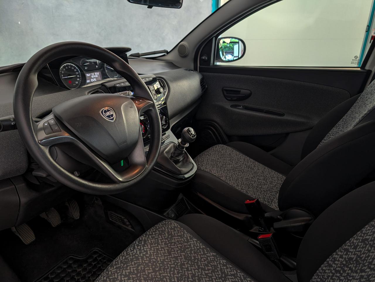 Lancia Ypsilon 1.0 Hybrid 70cv Silver