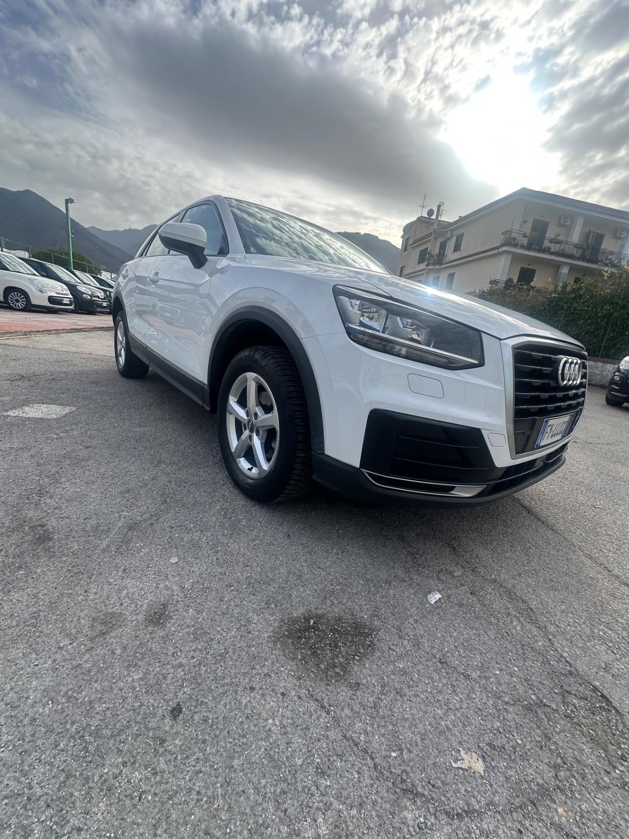 Audi Q2 30 TDI S tronic Identity Black
