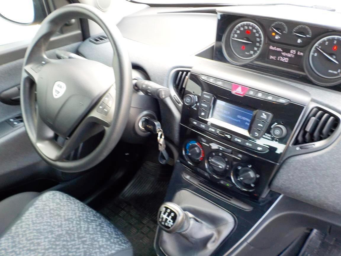 Lancia Ypsilon 1.0 FireFly 5 porte S&S Hybrid Ecochic Silver