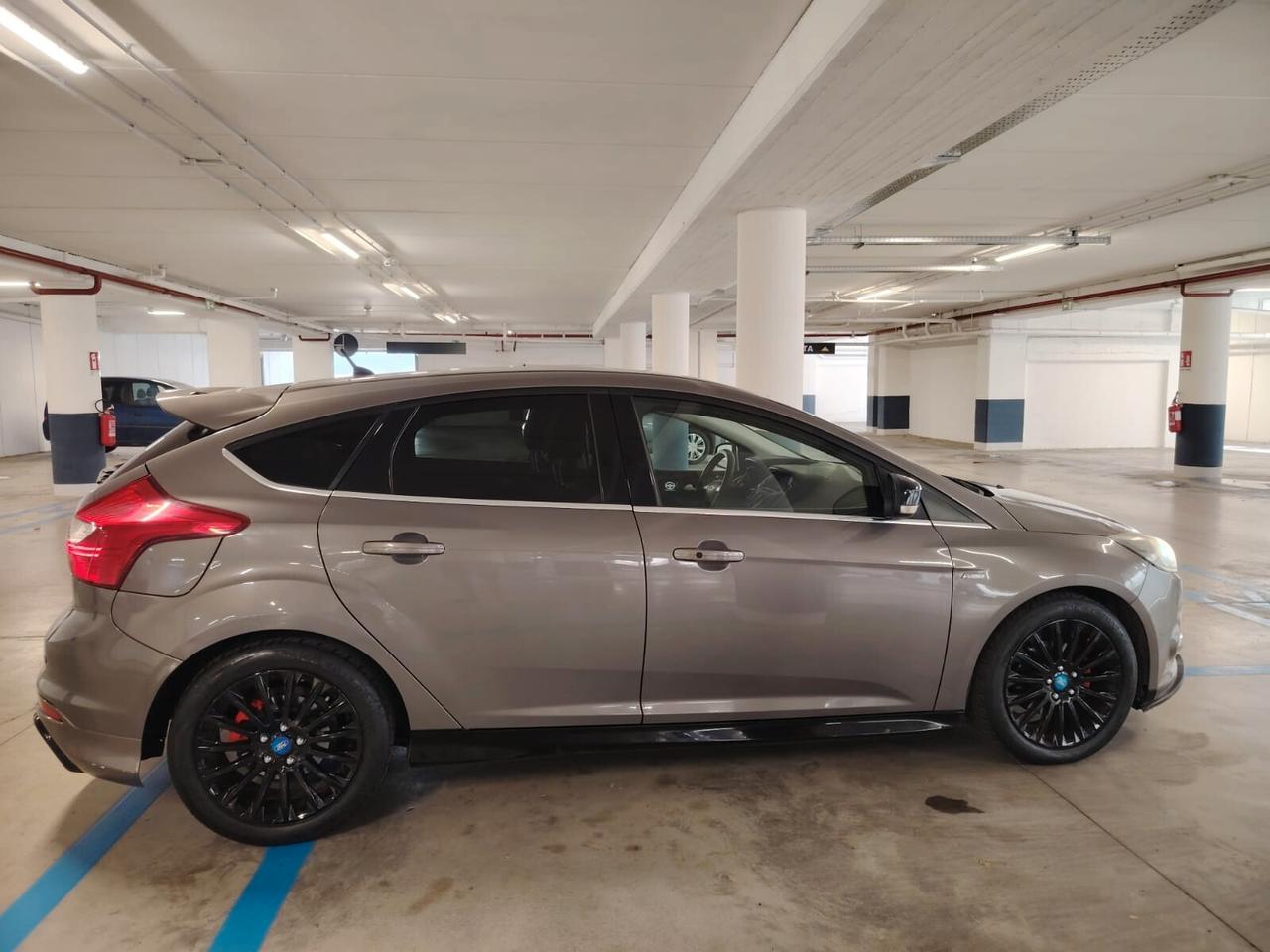 Ford Focus look ST LINE