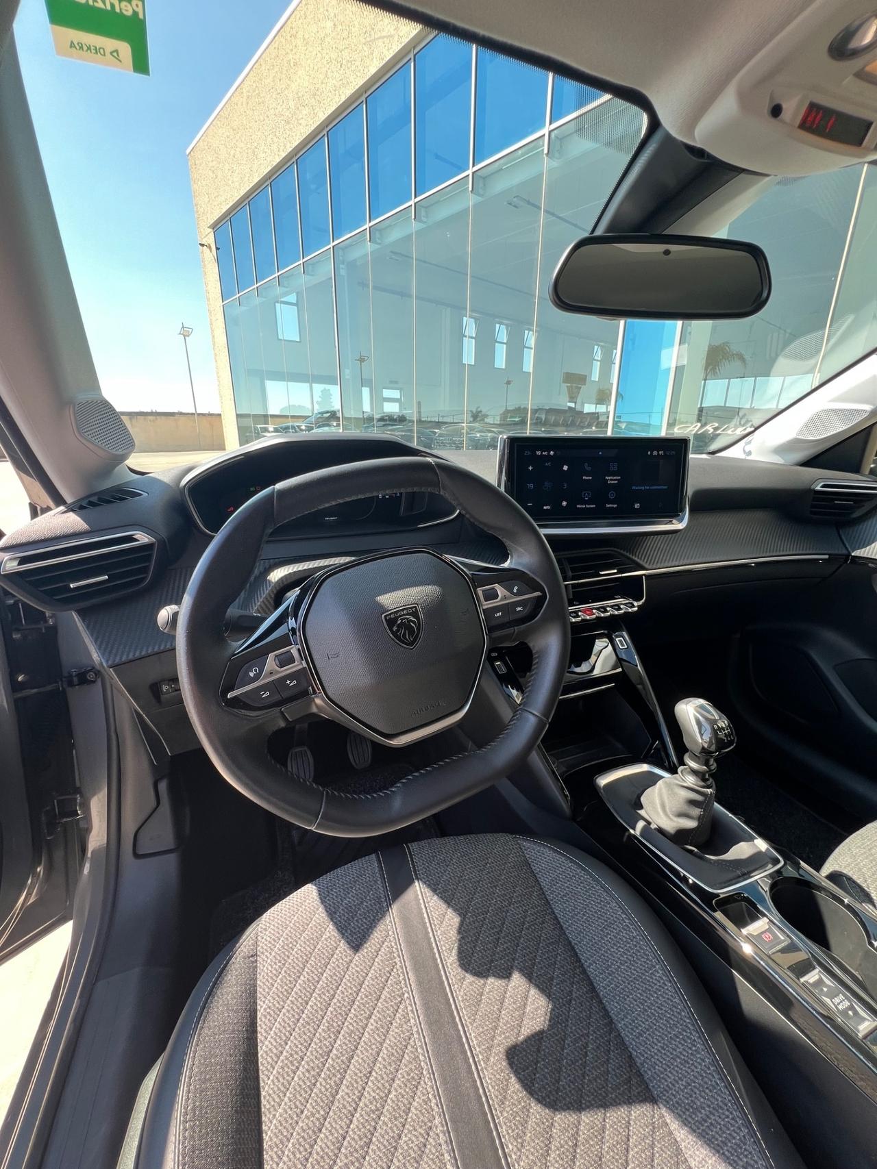 Peugeot 208 PureTech 100CV Allure - possibilità noleggio no scoring