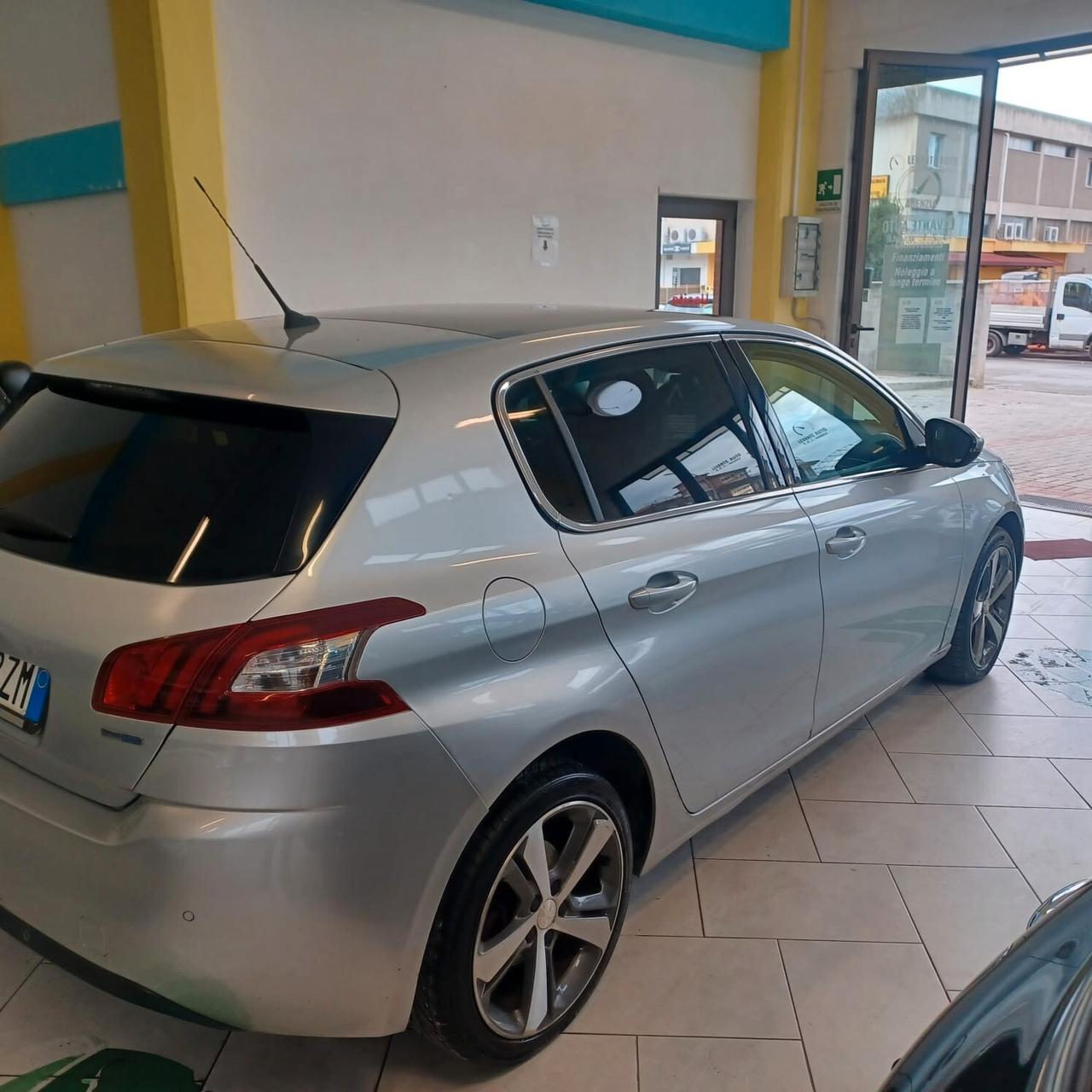 NEOPATENTATI PEUGEOT 308 1.6 TDI FULL OPTIONAL