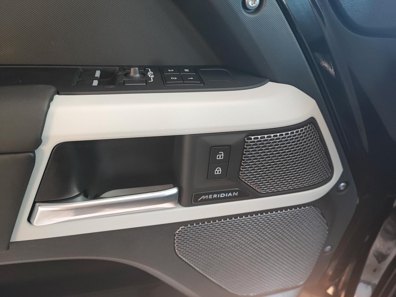 Land Rover Defender 90 3.0D I6 200 CV AWD Auto X-Dynamic SE