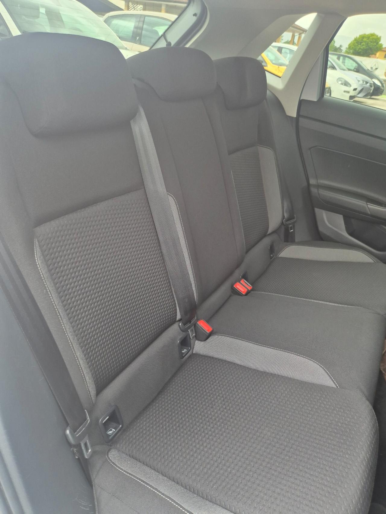 Volkswagen Polo 1.0 TSI DSG R-Line