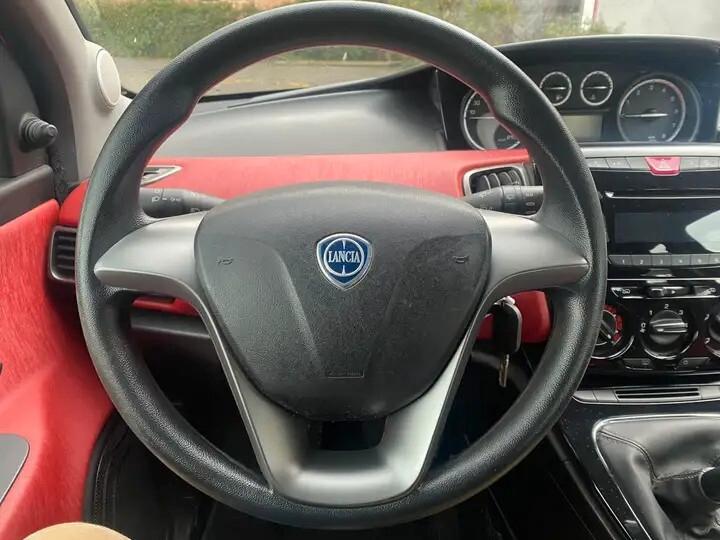 Lancia Ypsilon 1.2 Silver