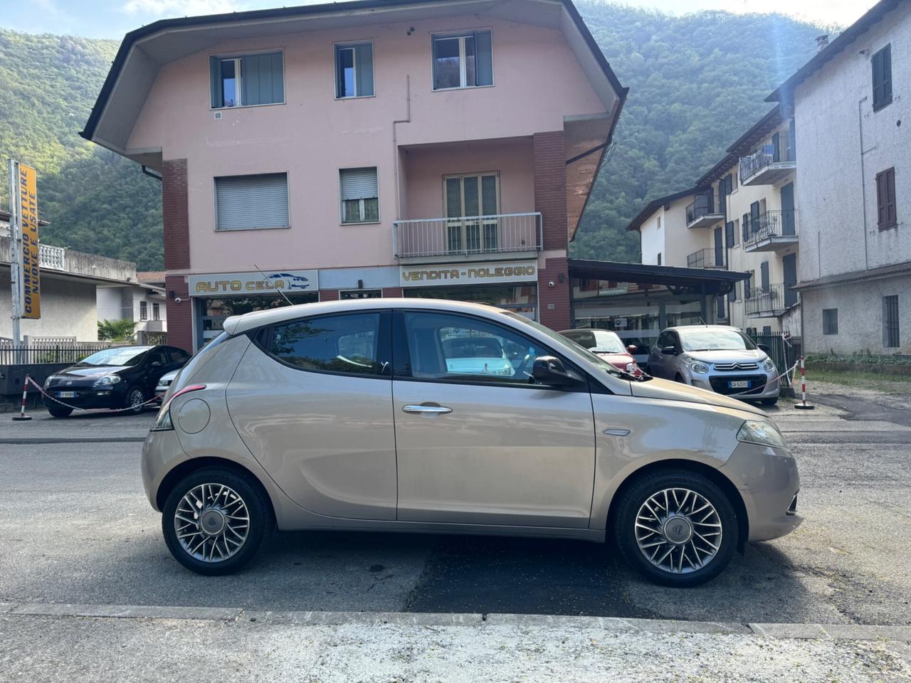 Lancia Ypsilon 1.2 69 CV 5 porte OK NEOPATENTATI