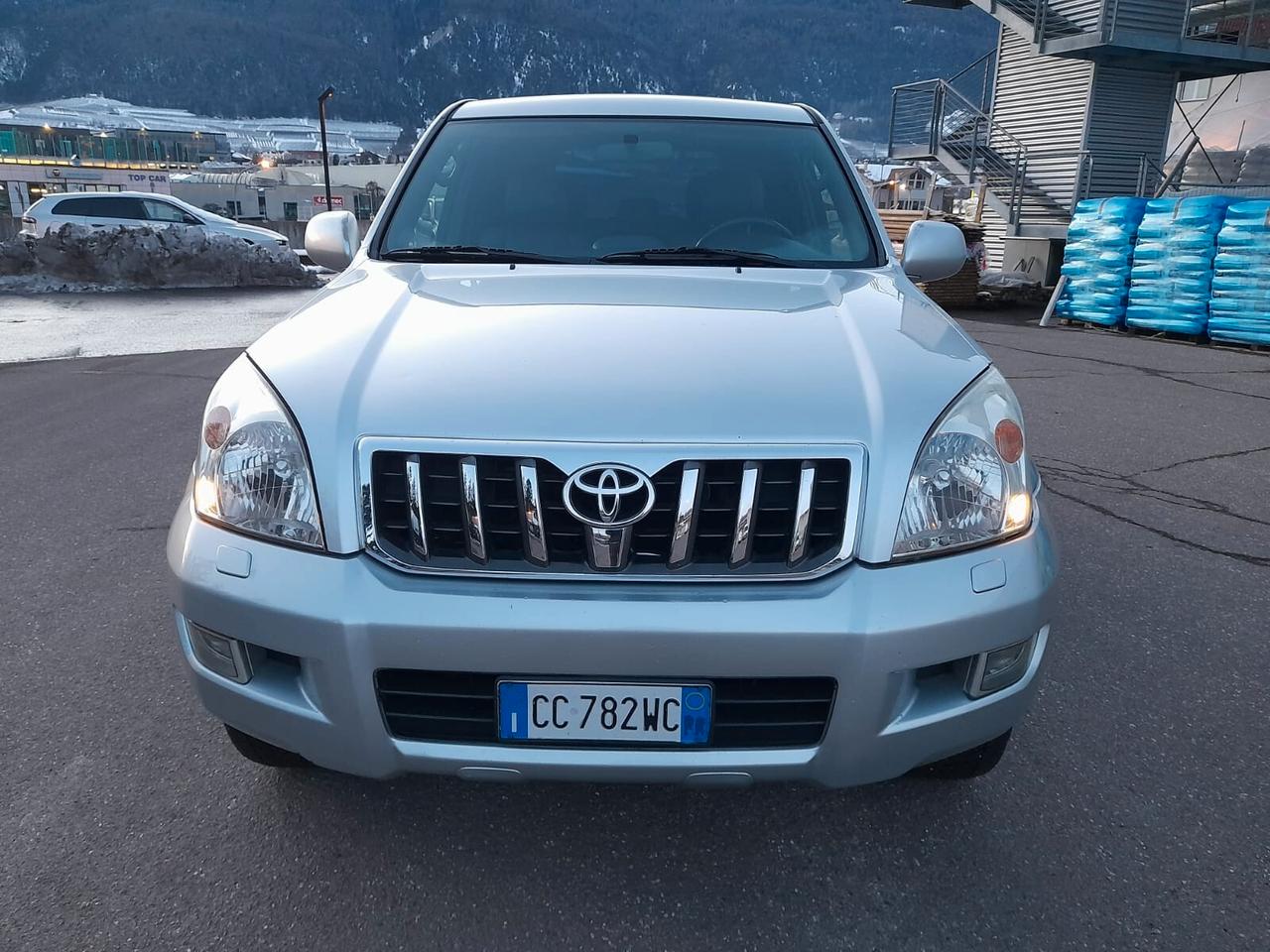 Toyota Land Cruiser 8 POSTI 3.0 D-4D 5p. aut. Wagon