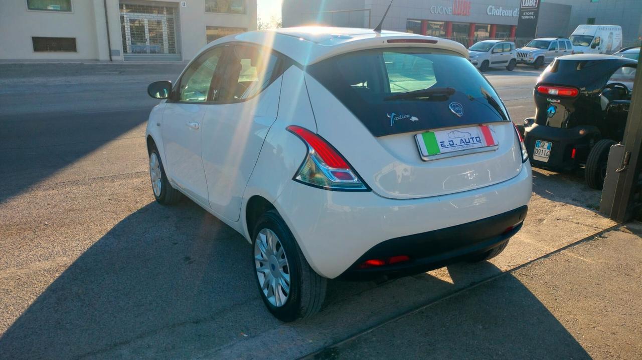 Lancia Ypsilon 0.9 TwinAir 85 CV 5 porte Metano Ecochic Elefantino