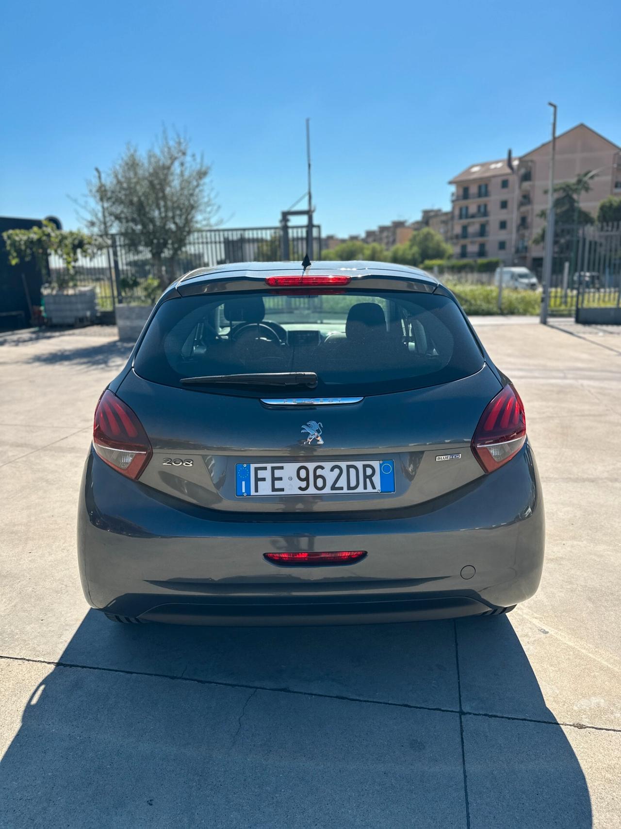 Peugeot 208 1.6 75Cv