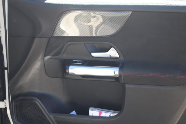 MERCEDES-BENZ GLB 200 d Automatic Premium