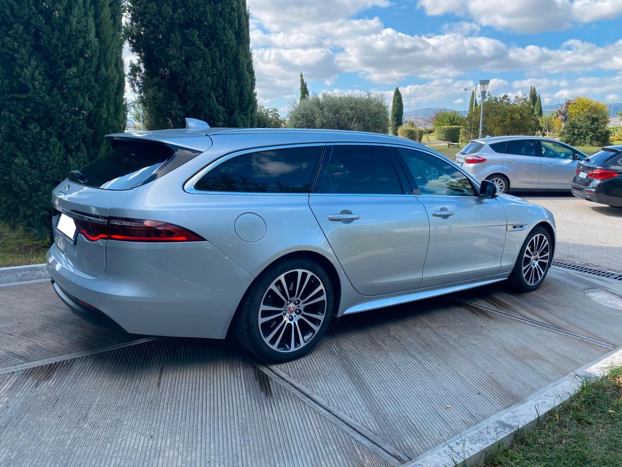 Jaguar XF Sportbrake 2.0 D 180 CV AWD aut. R-Sport