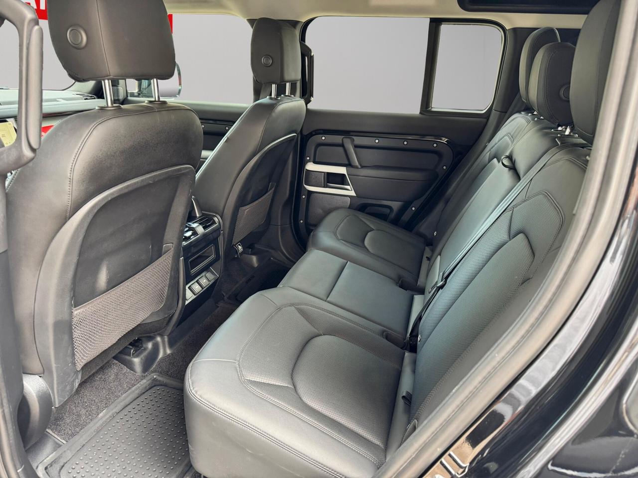 Land Rover Defender 110 3.0D I6 200 CV AWD Auto X-Dynamic SE