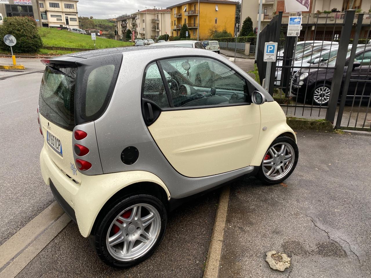Smart 700 city-coupé pure (45 kW)