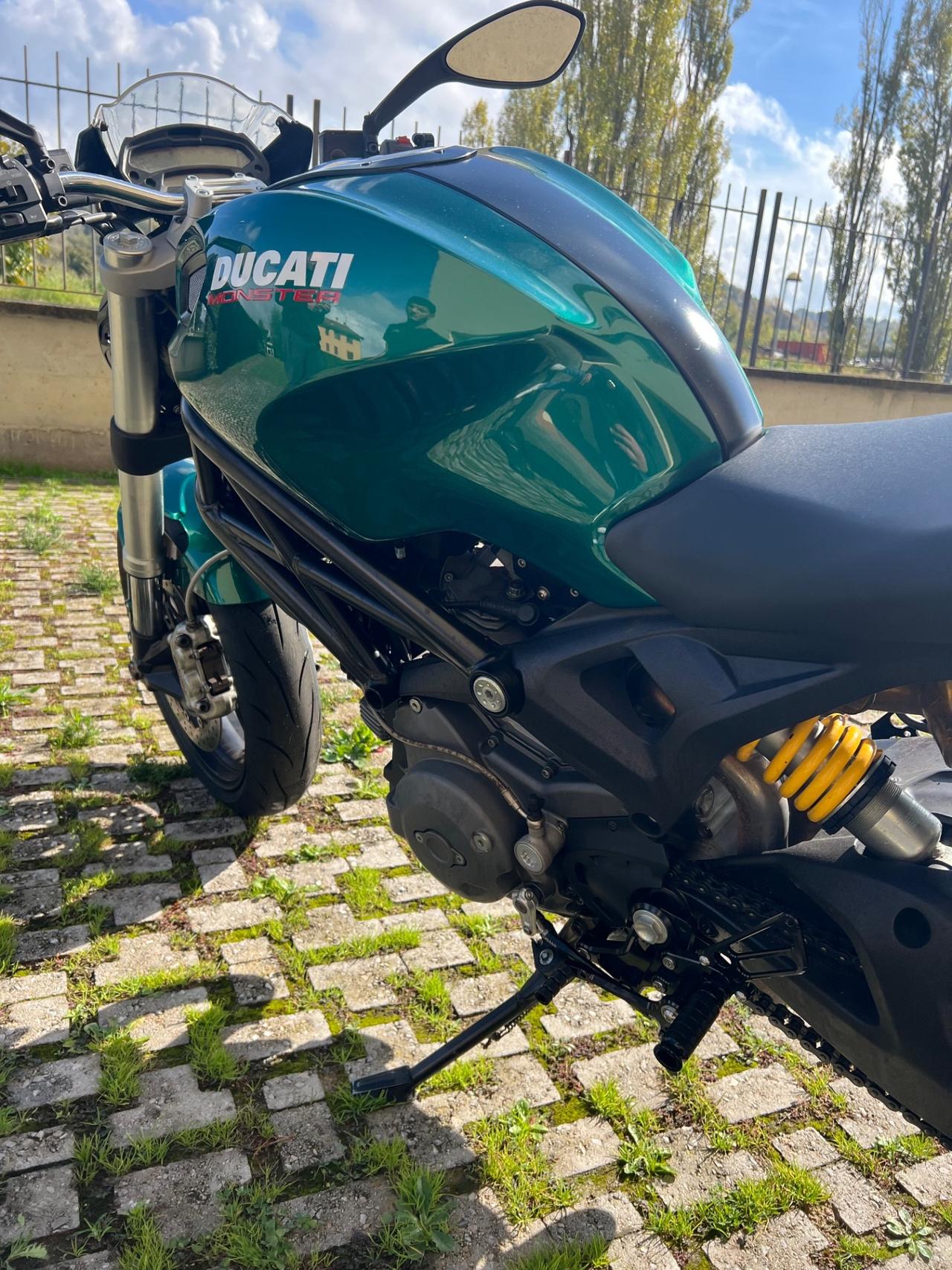 Ducati Monster 696