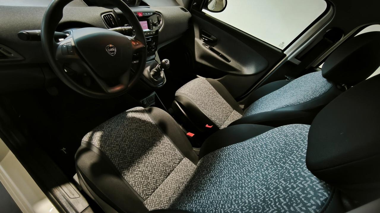 Lancia Ypsilon 1.0 FireFly 5 porte S&S Hybrid Silver Plus