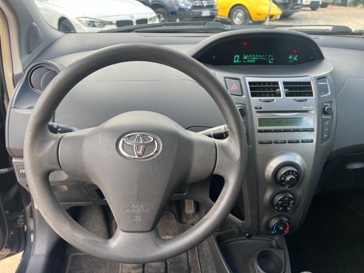 Toyota Yaris 1.0 3 porte NEOPATENTATI