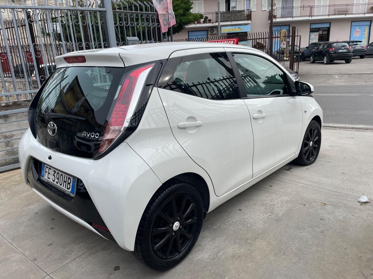 Toyota Aygo 1.0 VVT-i 69 CV 5 porte x-wave MMT