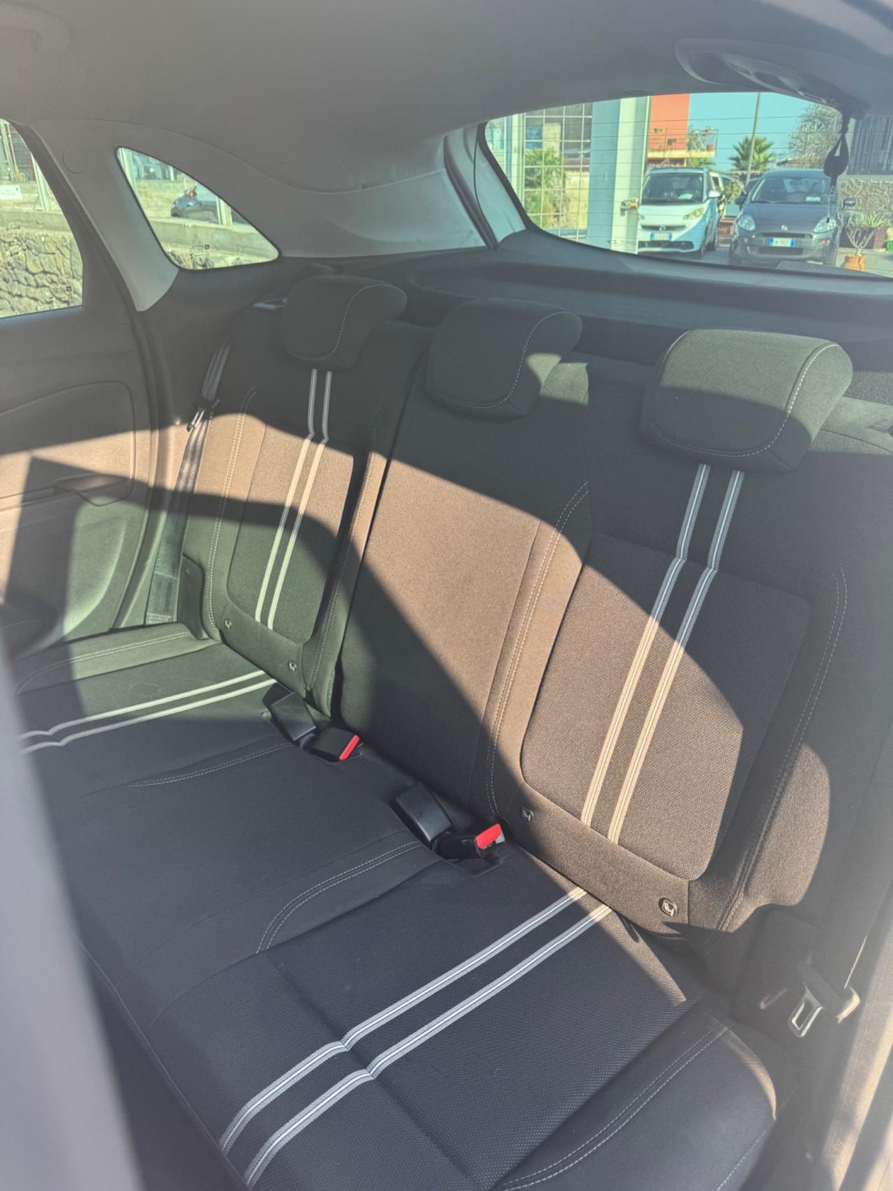 Opel Crossland 1.2 Turbo 12V 110 CV Start&Stop Design & Tech