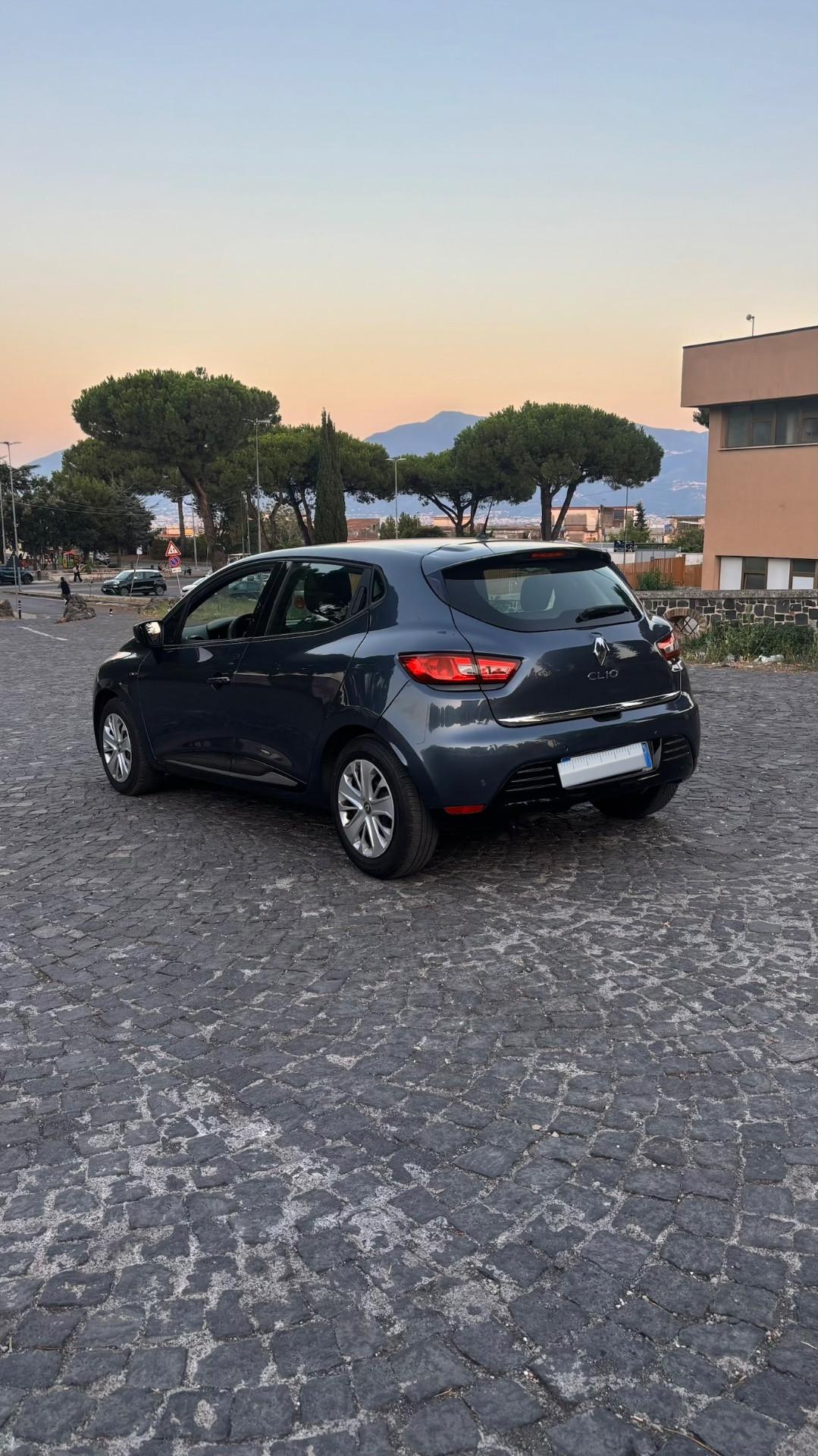 Renault Clio dCi 8V 75 CV 5 porte Moschino Life